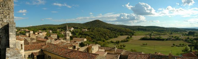 Panoramafoto van
het dorp Labastide de Virac in de Ardeche - Frankrijk