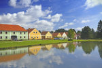 Kleurrijke woningen in Zabori, Tsjechie